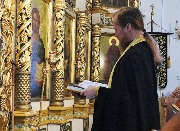 иеромонах Зотик (Григорьев)читает апостольское послание